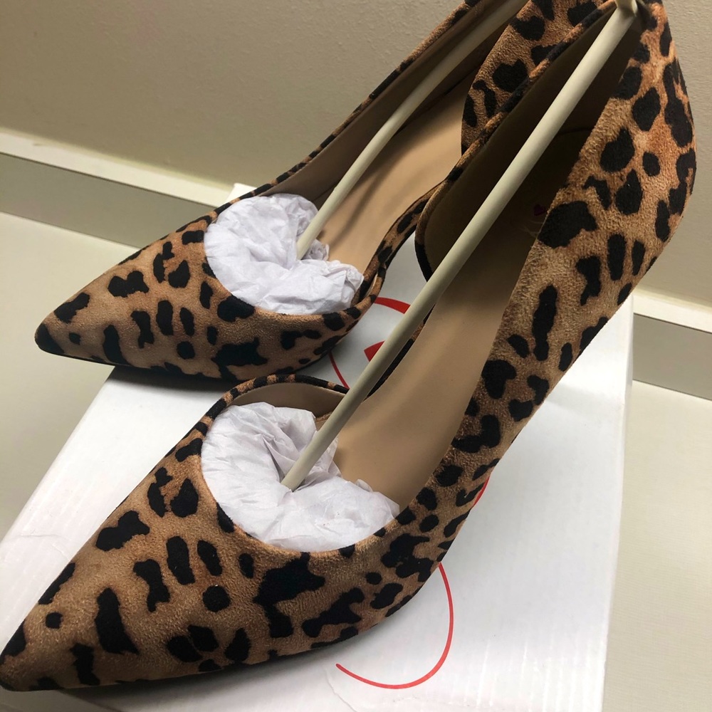 Cheetah print heels/shoes